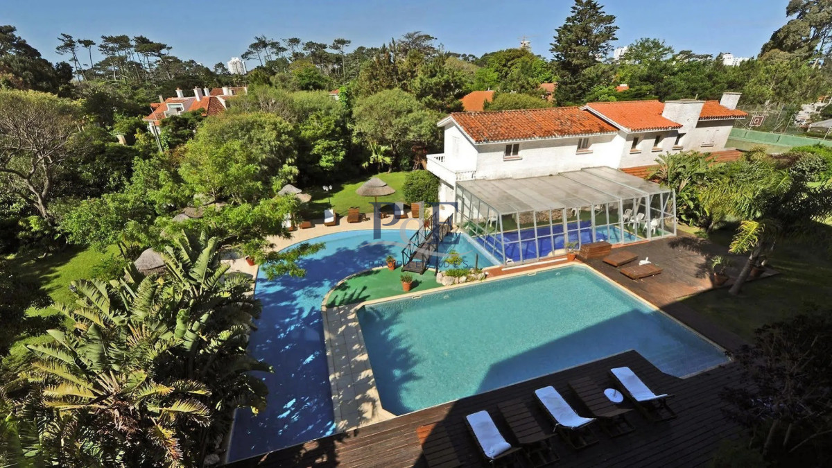Hotel 4 estrellas y desarrollo inmobiliario en venta | Punta del Este.