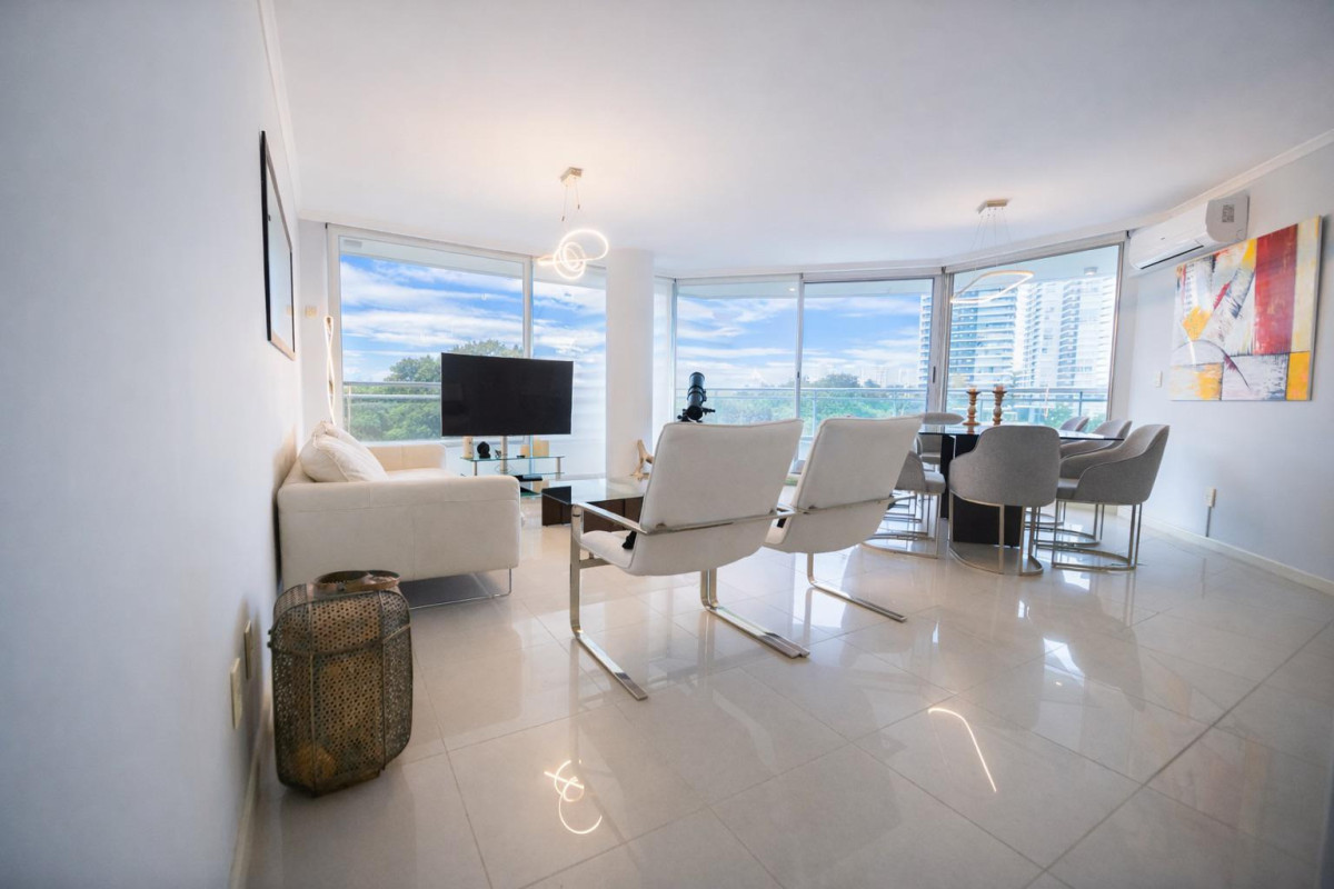 Apartamento ID.21098749 - Venta 3 suites mas dependencia en ocean drive 1