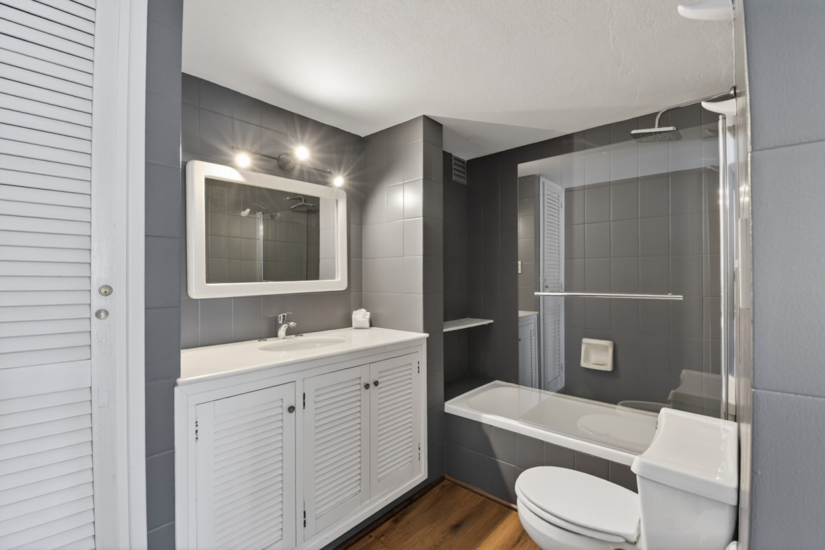 Apartamento ID.21098778 - VENTA APARTAMENTO REMODELADO 2 D 2 B EN PENINSULA