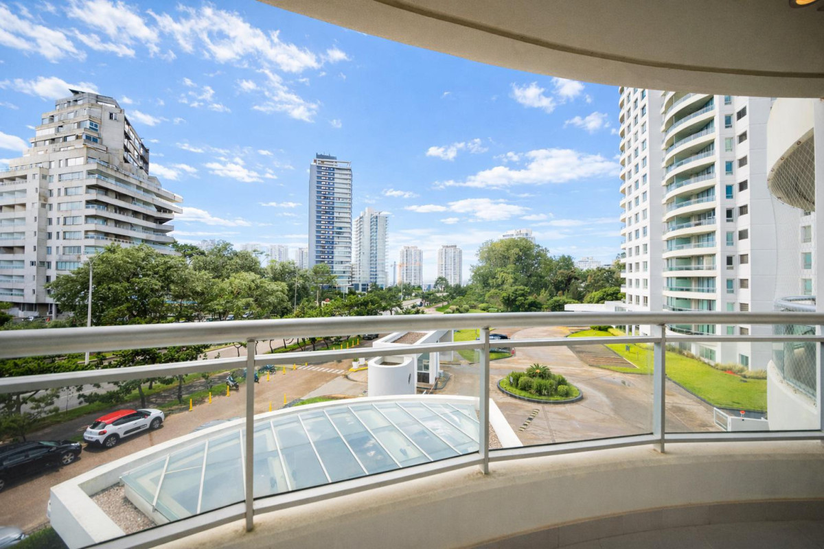 Apartamento ID.21098749 - Venta 3 suites mas dependencia en ocean drive 1