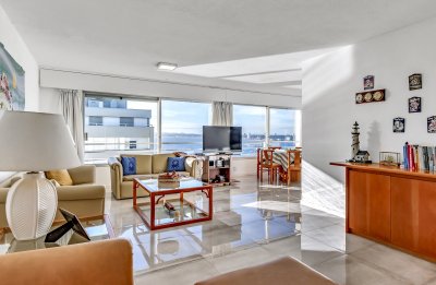 VENTA APARTAMENTO 3 DORMITORIOS EN PENINSULA. 