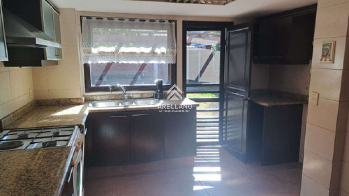 Casa ID.6087 - Venta Casa En Punta Del Este Con Amplios Espacios