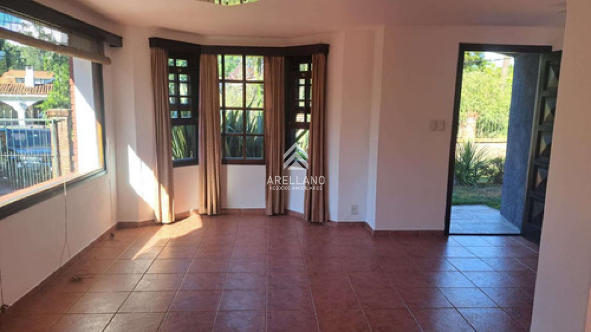 Casa ID.6087 - Venta Casa En Punta Del Este Con Amplios Espacios