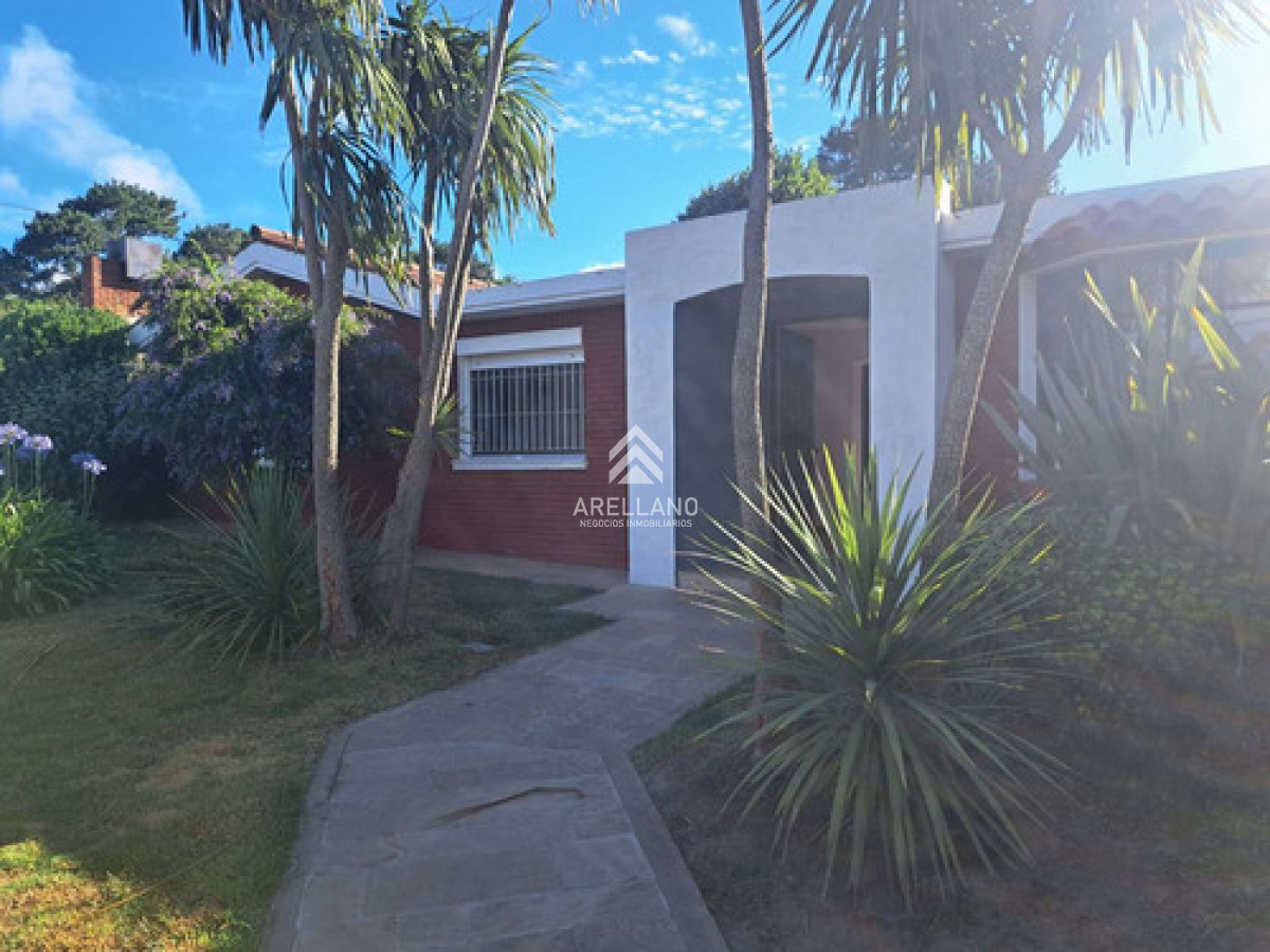 Casa ID.6087 - Venta Casa En Punta Del Este Con Amplios Espacios