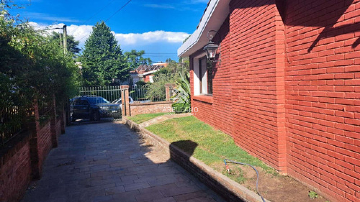 Casa ID.6087 - Venta Casa En Punta Del Este Con Amplios Espacios