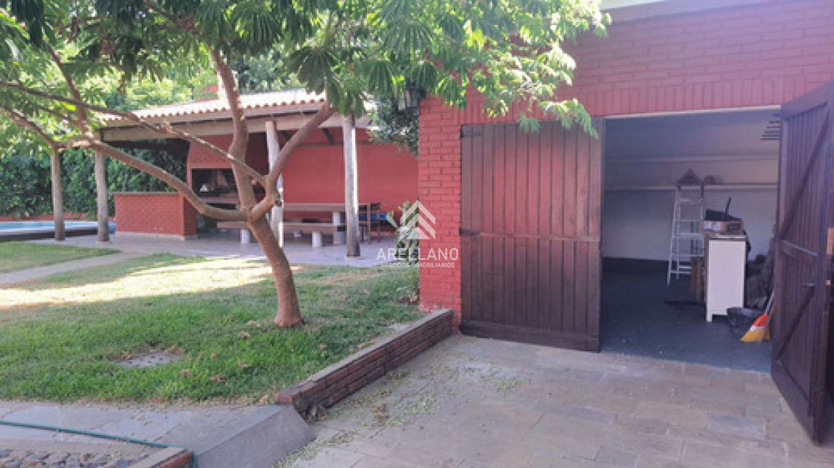 Casa ID.6087 - Venta Casa En Punta Del Este Con Amplios Espacios