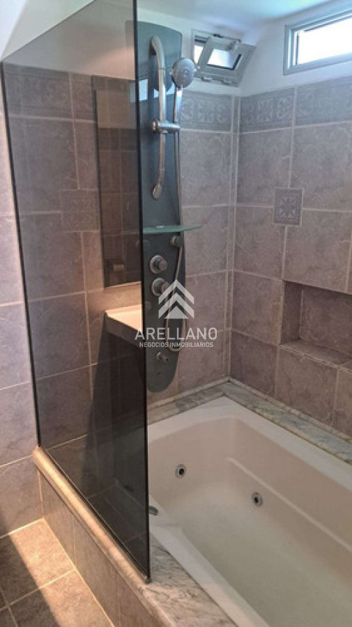 Casa ID.6087 - Venta Casa En Punta Del Este Con Amplios Espacios