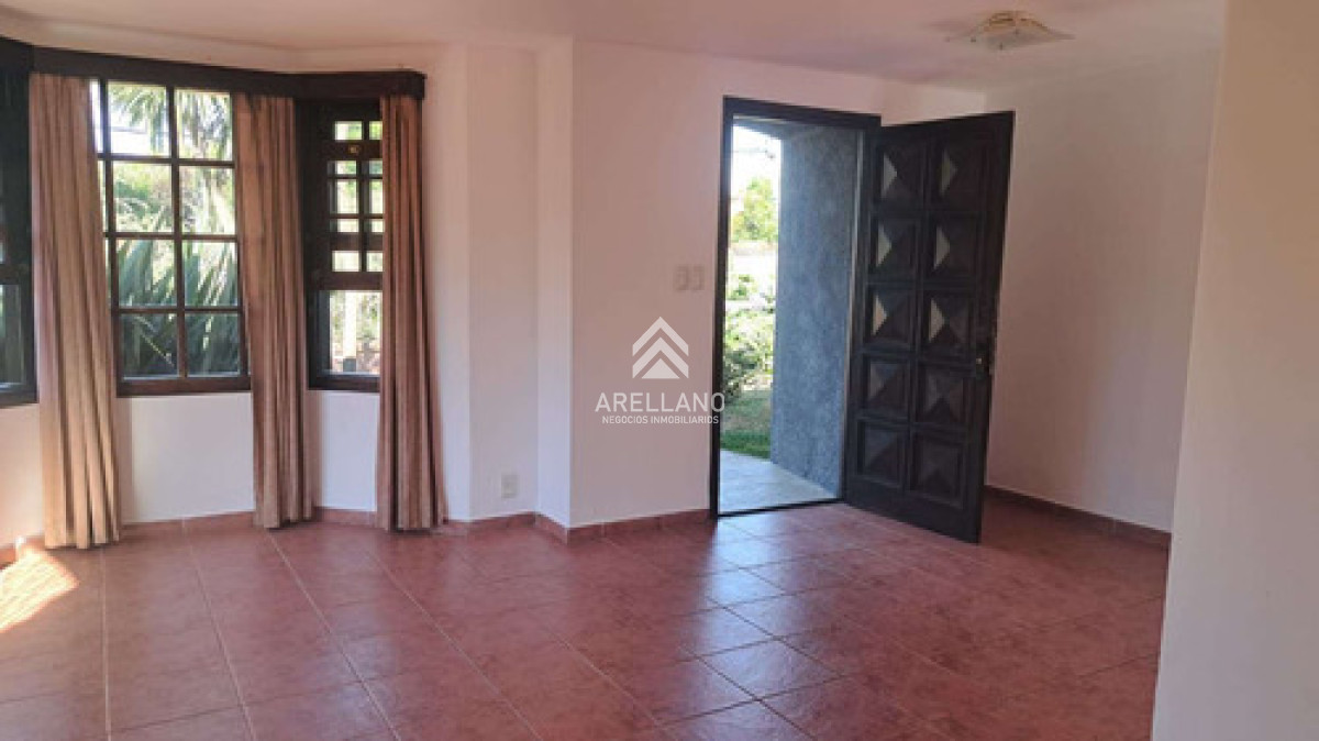 Casa ID.6087 - Venta Casa En Punta Del Este Con Amplios Espacios