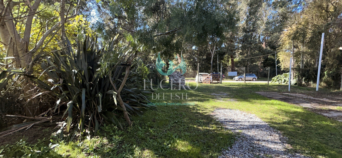 Casa ID.1760 - Vendo Casa en el Tesoro 2 dorm amplio parque