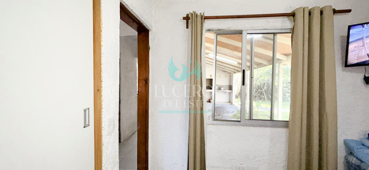 Casa ID.1760 - Vendo Casa en el Tesoro 2 dorm amplio parque