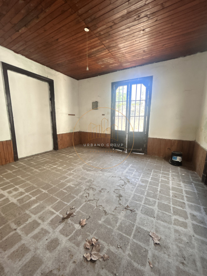Casa ID.81 - Oportunidad de Inversión en El Prado: Dos Propiedades con Gran Potencial para Reciclar