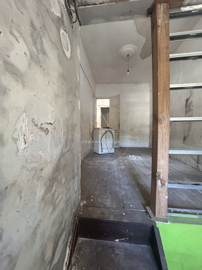 Casa ID.81 - Oportunidad de Inversión en El Prado: Dos Propiedades con Gran Potencial para Reciclar