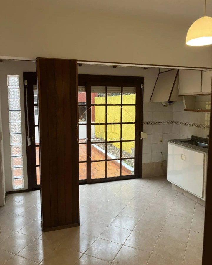 Casa ID.87 - SE ALQUILA CASA DE 2 PLANTAS - EXCELENTE ESTADO, MUY LUMINOSA