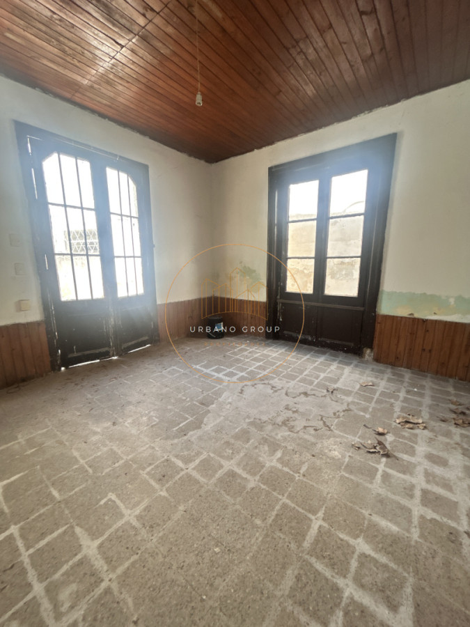 Casa ID.81 - Oportunidad de Inversión en El Prado: Dos Propiedades con Gran Potencial para Reciclar