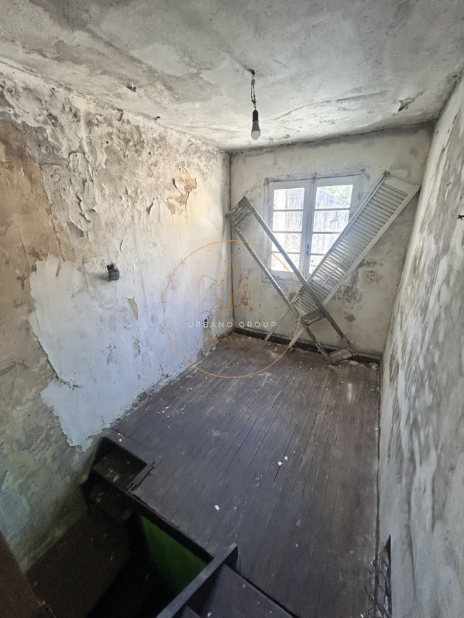 Casa ID.81 - Oportunidad de Inversión en El Prado: Dos Propiedades con Gran Potencial para Reciclar