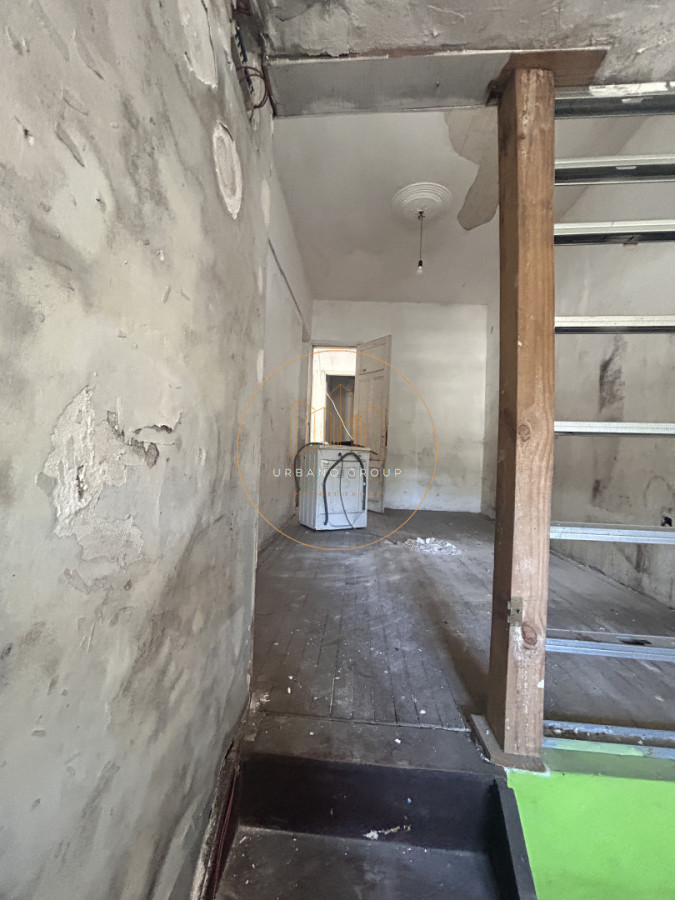 Casa ID.81 - Oportunidad de Inversión en El Prado: Dos Propiedades con Gran Potencial para Reciclar