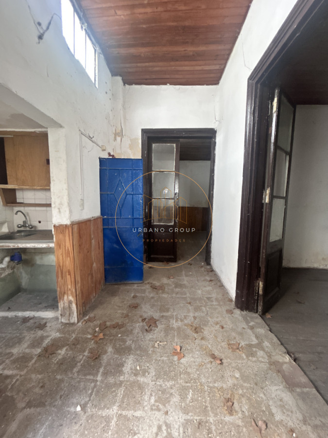 Casa ID.81 - Oportunidad de Inversión en El Prado: Dos Propiedades con Gran Potencial para Reciclar
