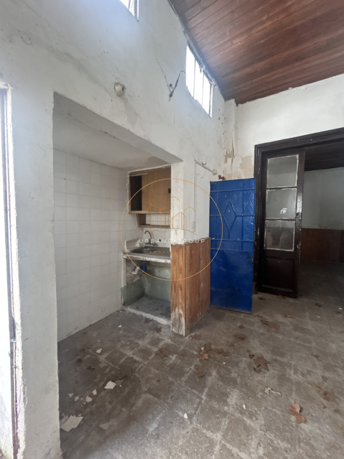 Casa ID.81 - Oportunidad de Inversión en El Prado: Dos Propiedades con Gran Potencial para Reciclar