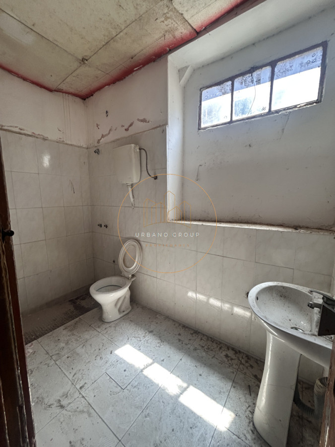 Casa ID.81 - Oportunidad de Inversión en El Prado: Dos Propiedades con Gran Potencial para Reciclar