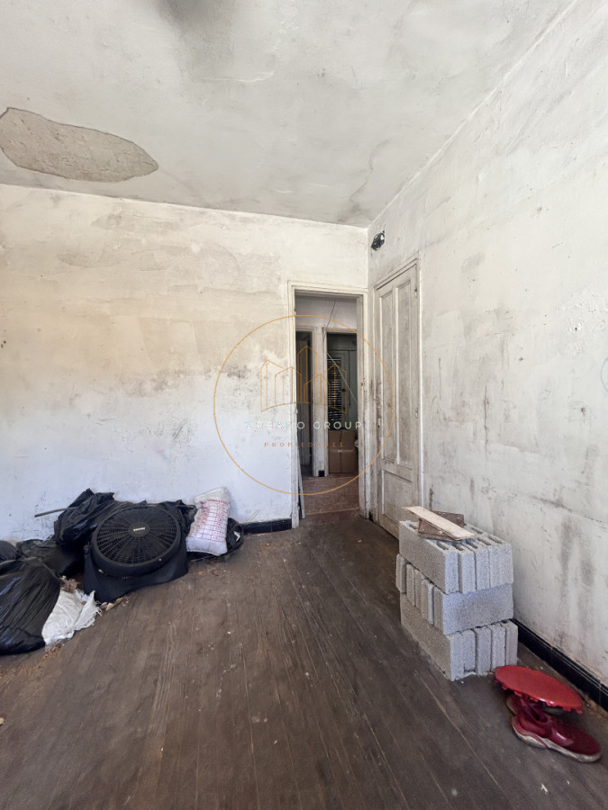 Casa ID.81 - Oportunidad de Inversión en El Prado: Dos Propiedades con Gran Potencial para Reciclar