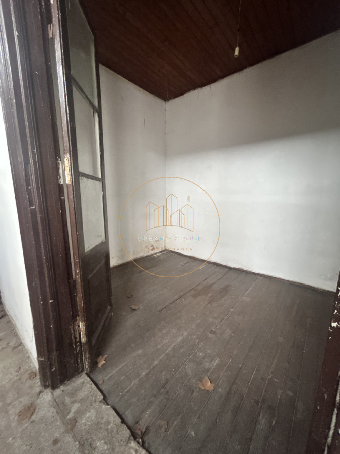 Casa ID.81 - Oportunidad de Inversión en El Prado: Dos Propiedades con Gran Potencial para Reciclar
