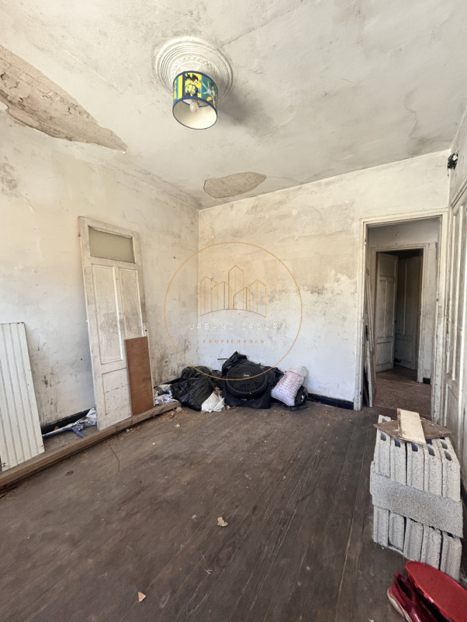 Casa ID.81 - Oportunidad de Inversión en El Prado: Dos Propiedades con Gran Potencial para Reciclar