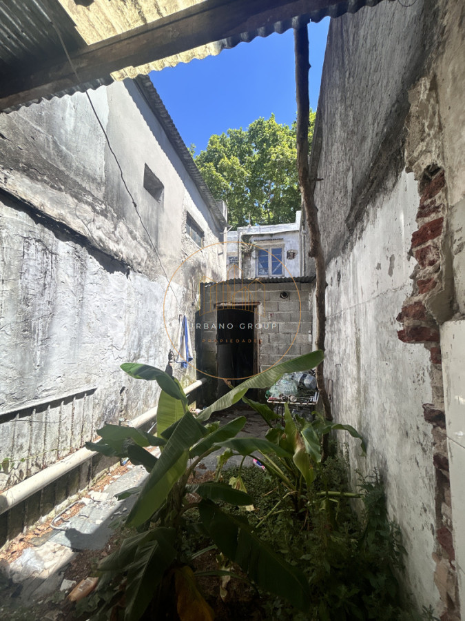 Casa ID.81 - Oportunidad de Inversión en El Prado: Dos Propiedades con Gran Potencial para Reciclar