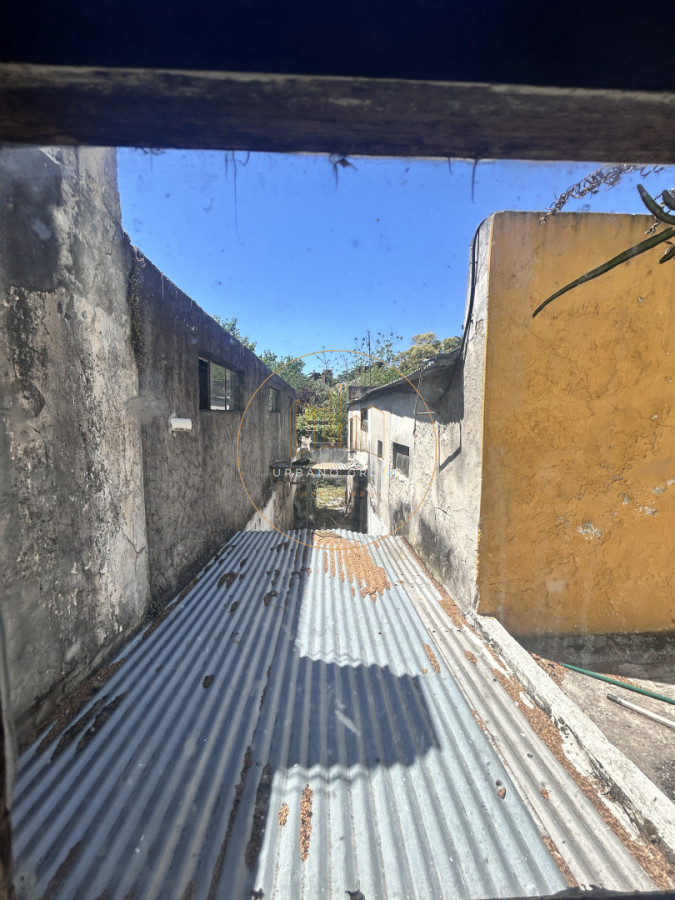 Casa ID.81 - Oportunidad de Inversión en El Prado: Dos Propiedades con Gran Potencial para Reciclar