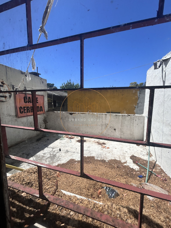 Casa ID.81 - Oportunidad de Inversión en El Prado: Dos Propiedades con Gran Potencial para Reciclar
