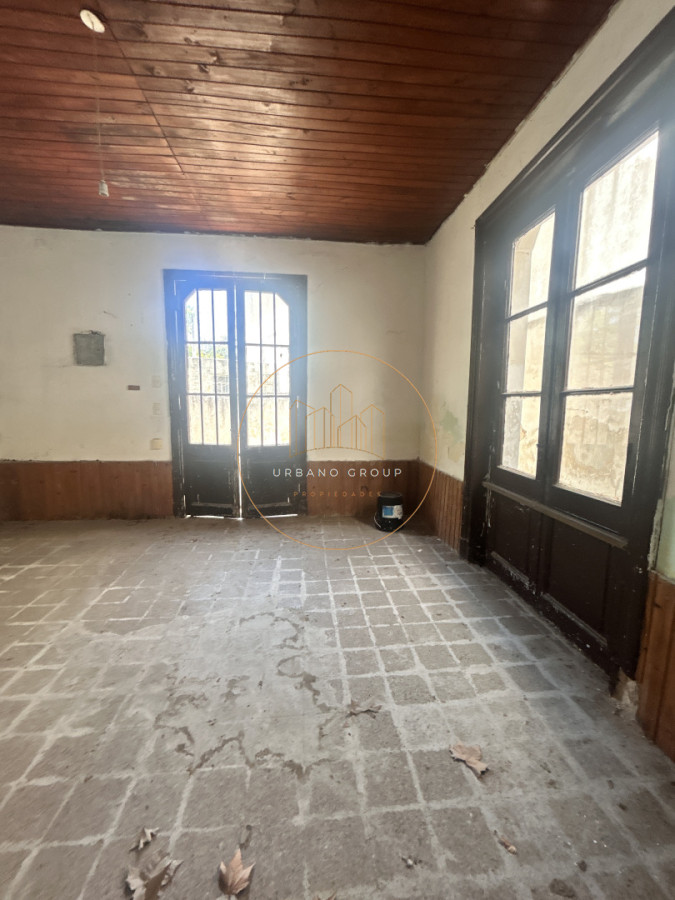 Casa ID.81 - Oportunidad de Inversión en El Prado: Dos Propiedades con Gran Potencial para Reciclar