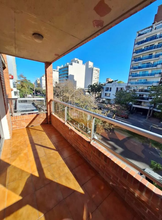 Apartamento ID.213 - Oportunidad en Pocitos | Monoambiente al frente con terraza