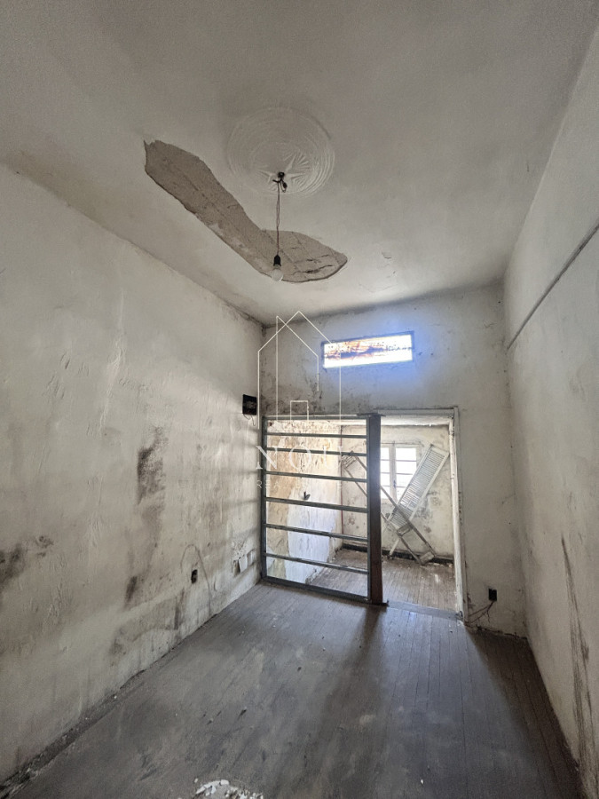 Casa ID.141 - Oportunidad de Inversión en El Prado: Dos Propiedades con Gran Potencial para Reciclar