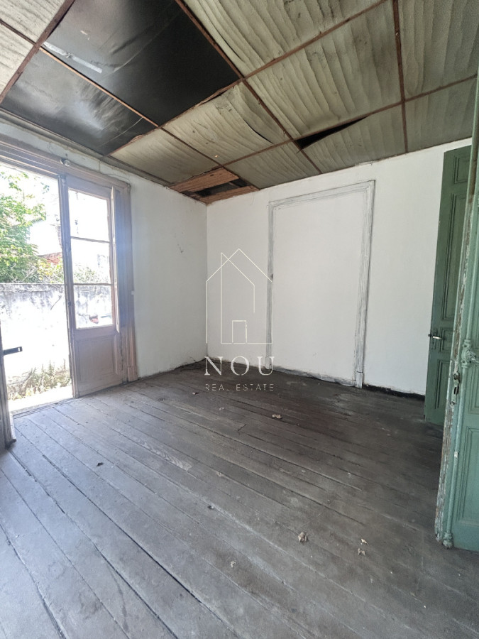 Casa ID.141 - Oportunidad de Inversión en El Prado: Dos Propiedades con Gran Potencial para Reciclar