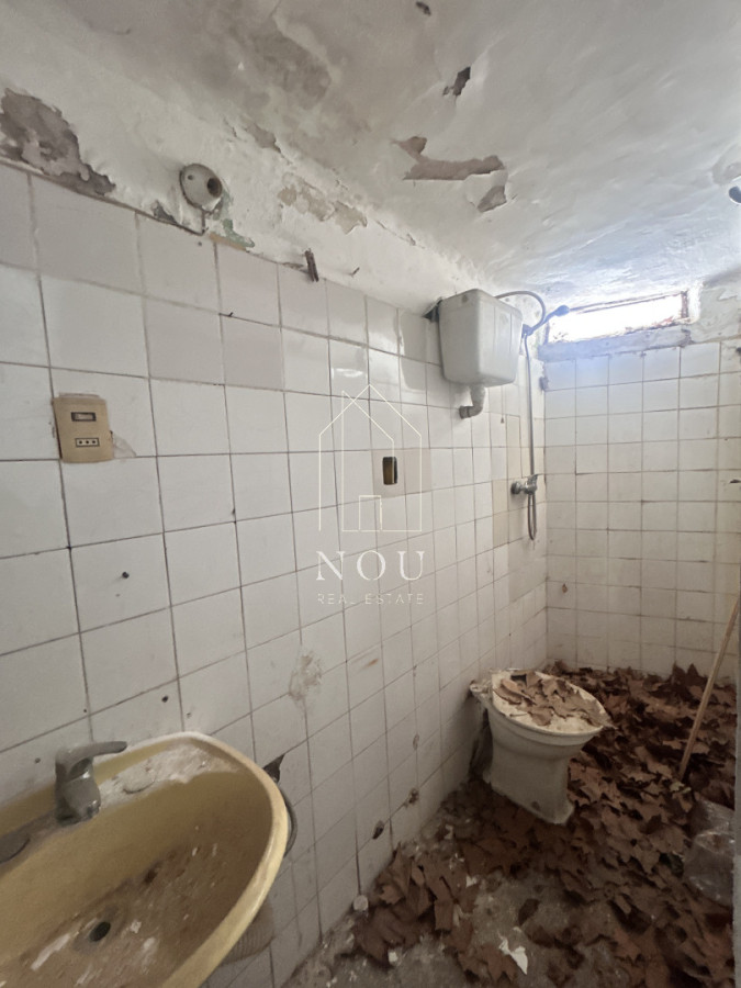 Casa ID.141 - Oportunidad de Inversión en El Prado: Dos Propiedades con Gran Potencial para Reciclar