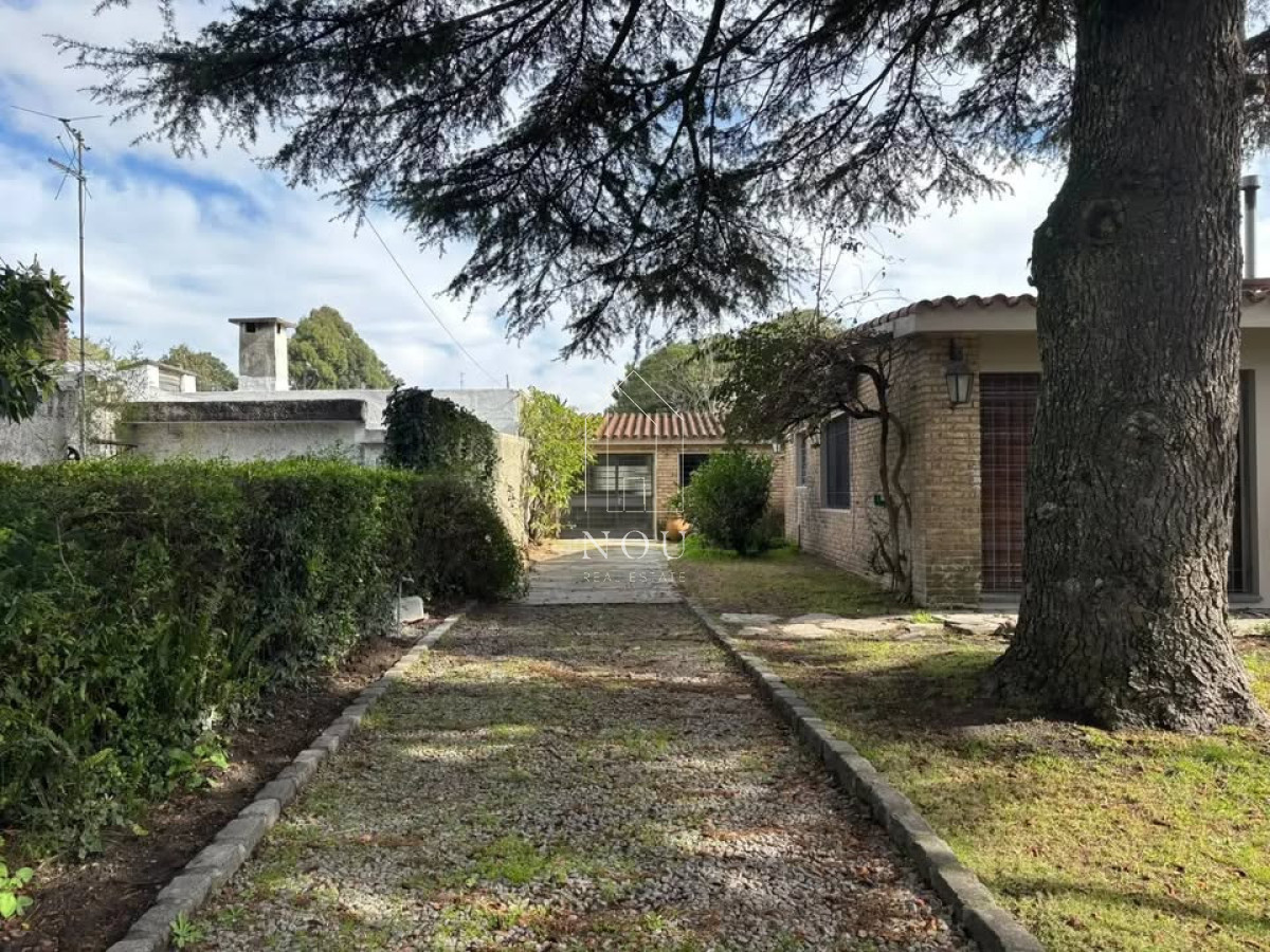 Casa ID.265 - ✨ Alquiler en Carrasco Norte. Espaciosa, luminosa y diseñada para disfrutar en familia.