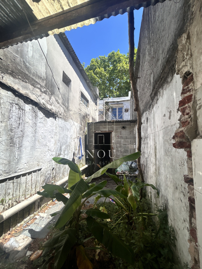 Casa ID.141 - Oportunidad de Inversión en El Prado: Dos Propiedades con Gran Potencial para Reciclar