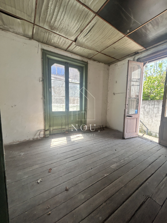 Casa ID.141 - Oportunidad de Inversión en El Prado: Dos Propiedades con Gran Potencial para Reciclar