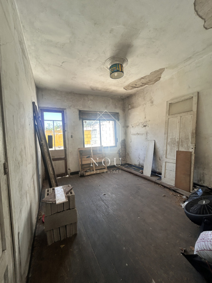 Casa ID.141 - Oportunidad de Inversión en El Prado: Dos Propiedades con Gran Potencial para Reciclar