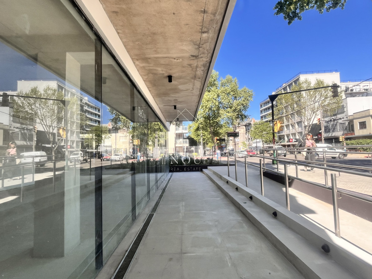 Local Comercial ID.207 - 🚨 Local en Esquina sobre 8 de Octubre | Gran Visibilidad