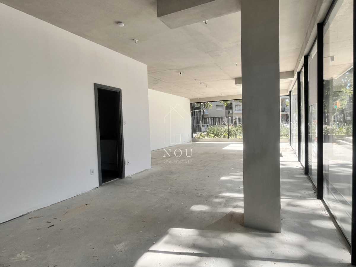 Local Comercial ID.207 - 🚨 Local en Esquina sobre 8 de Octubre | Gran Visibilidad