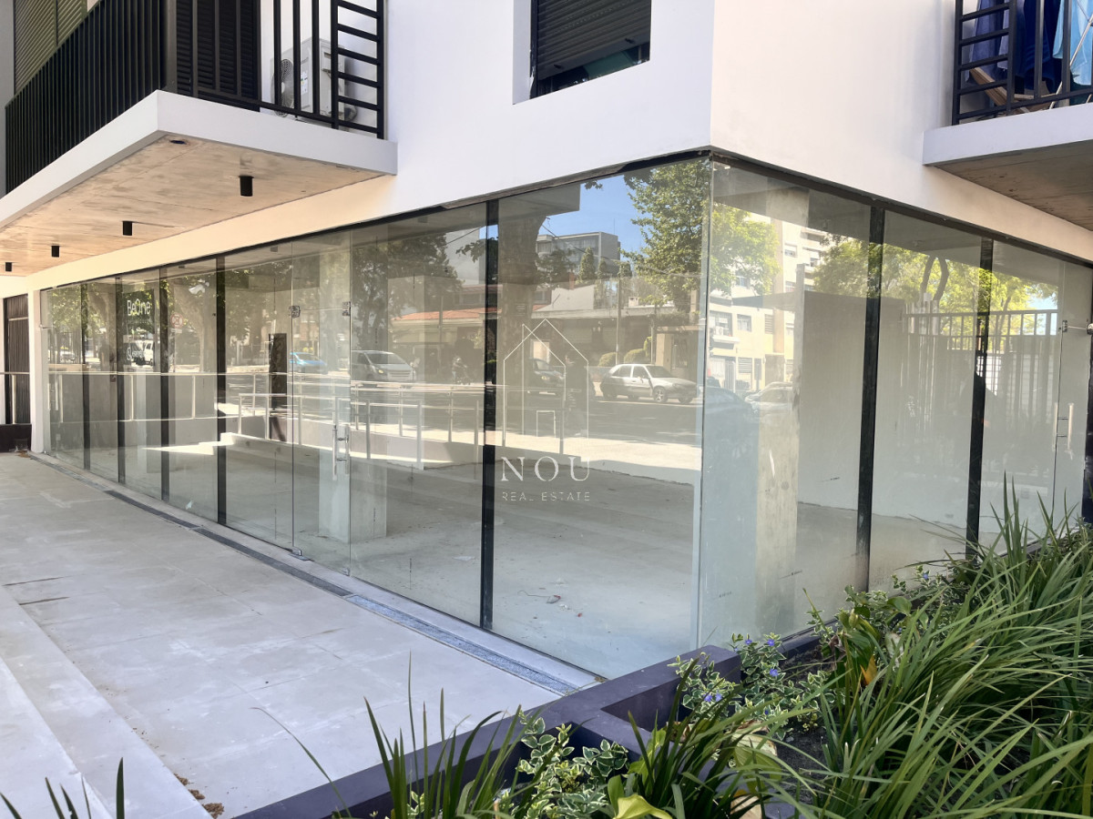 Local Comercial ID.207 - 🚨 Local en Esquina sobre 8 de Octubre | Gran Visibilidad