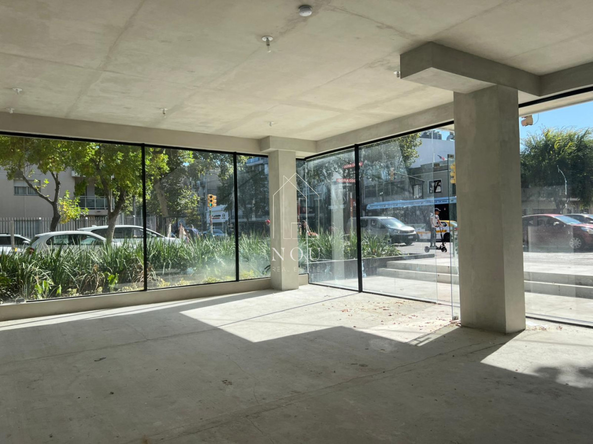 Local Comercial ID.207 - 🚨 Local en Esquina sobre 8 de Octubre | Gran Visibilidad