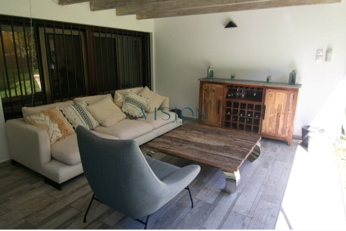 Casa ID.28 - Casa de 3 dormitorios mas servicio y amplio jardin