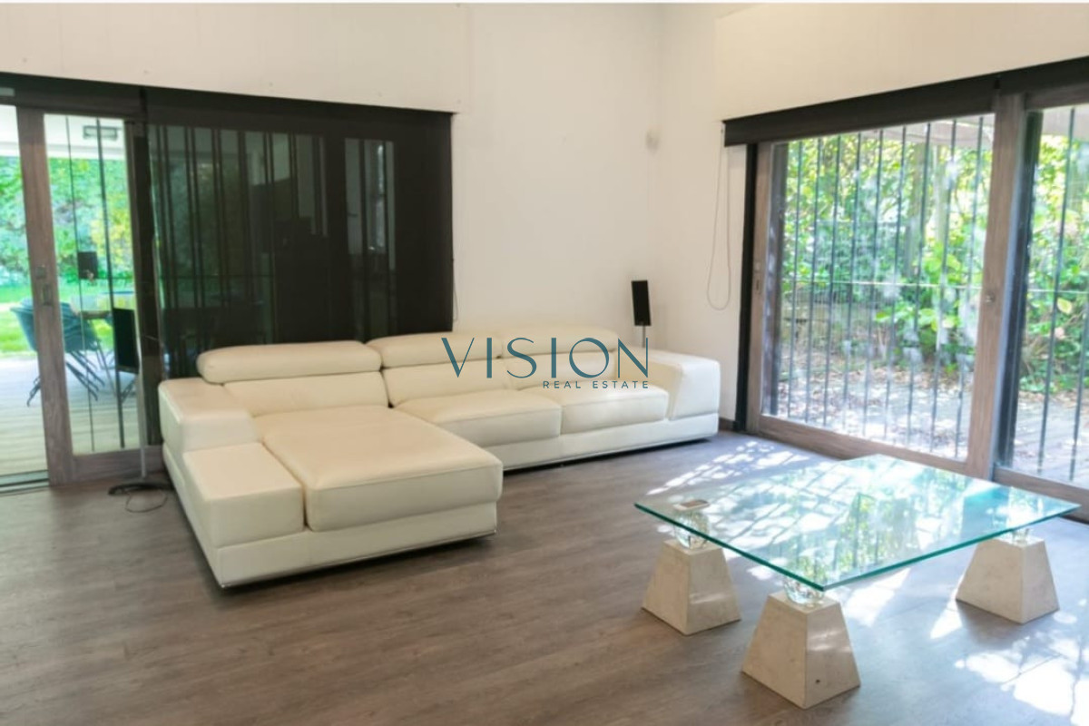 Casa ID.28 - Casa de 3 dormitorios mas servicio y amplio jardin