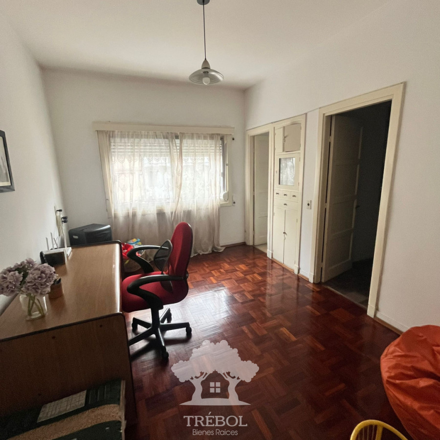 Apartamento ID.107 - Venta Apartamento 4 Dormitorios Centro Montevideo V 