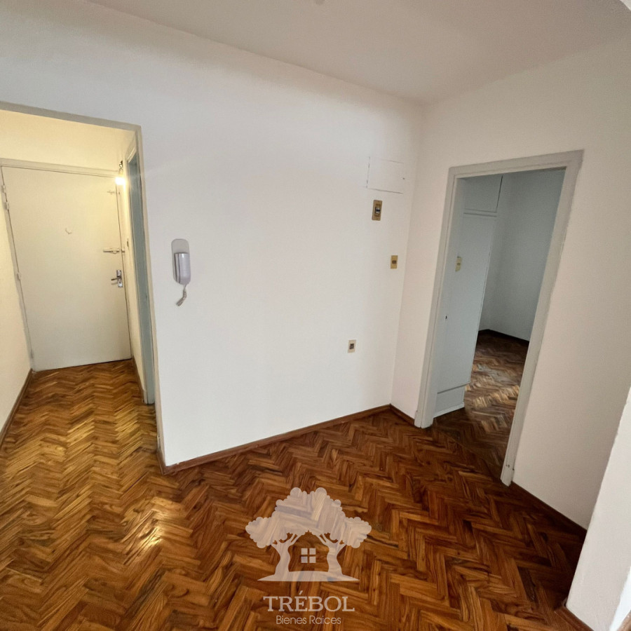 Apartamento ID.51 - Alquiler Apartamento 2 Dormitorios Centro Montevideo V 