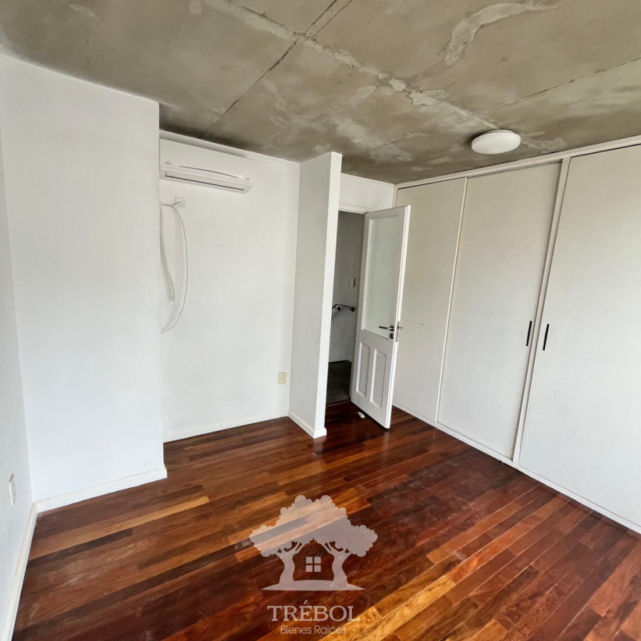 Apartamento ID.104 - Venta Apartamento 1 Dormitorio Dúplex Con Renta Ciudad Vieja Montevideo V 