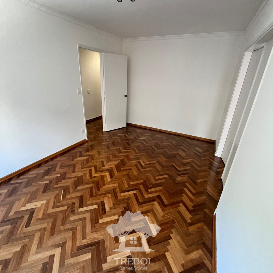Apartamento ID.137 - Alquiler Apartamento 4 Dormitorios Pocitos Montevideo D