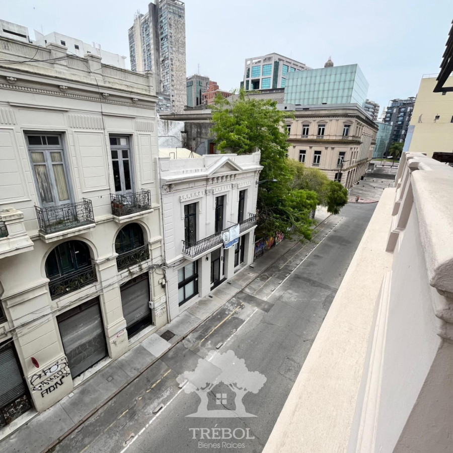 Apartamento ID.104 - Venta Apartamento 1 Dormitorio Dúplex Con Renta Ciudad Vieja Montevideo V 