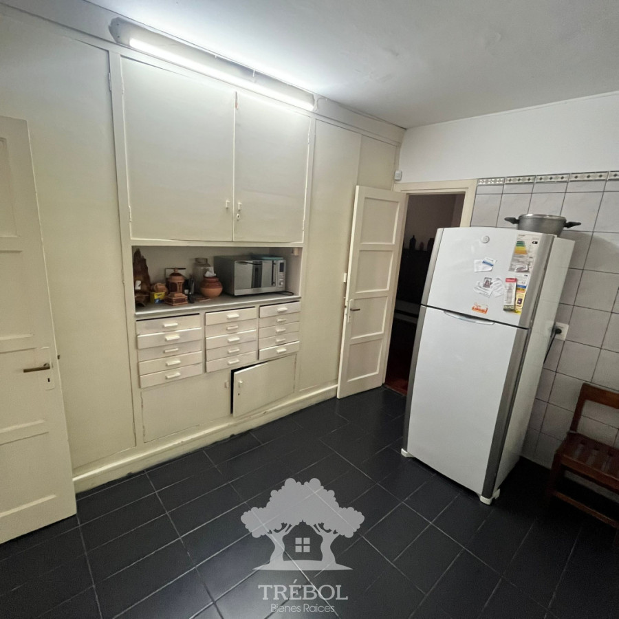 Apartamento ID.107 - Venta Apartamento 4 Dormitorios Centro Montevideo V 